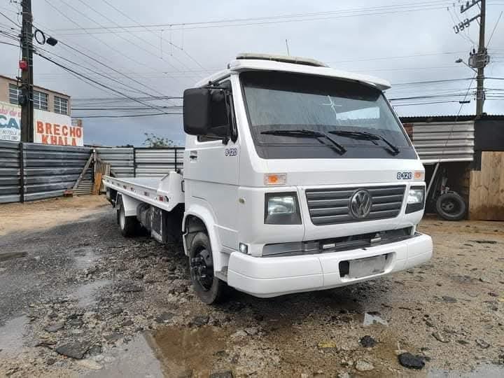 Caminhão guincho HD Guincho VW 8-120 em Florianópolis