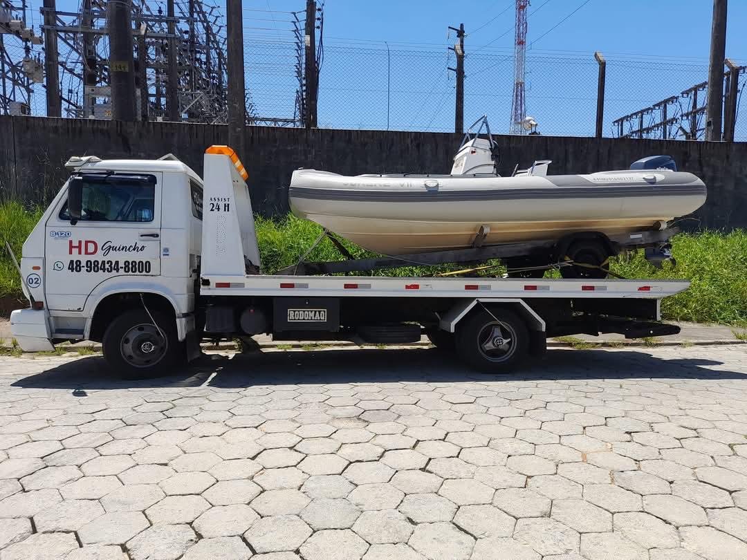 Transporte de barco lateral — HD Guincho Florianópolis